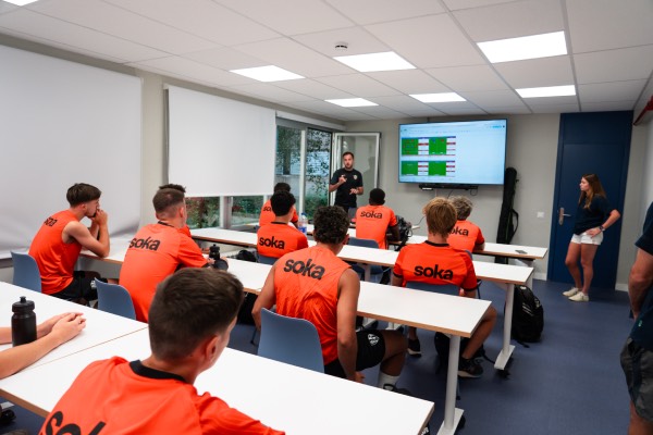 formación durante el programa anual de fútbol en España (SD Huesca)