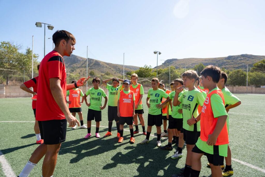 Campus de fútbol en Mallorca, Football Forward